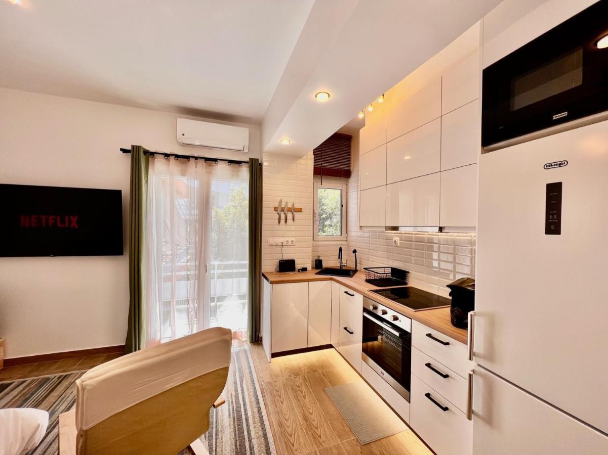 Peaceful 2 Mins From And Main Square Apartment
